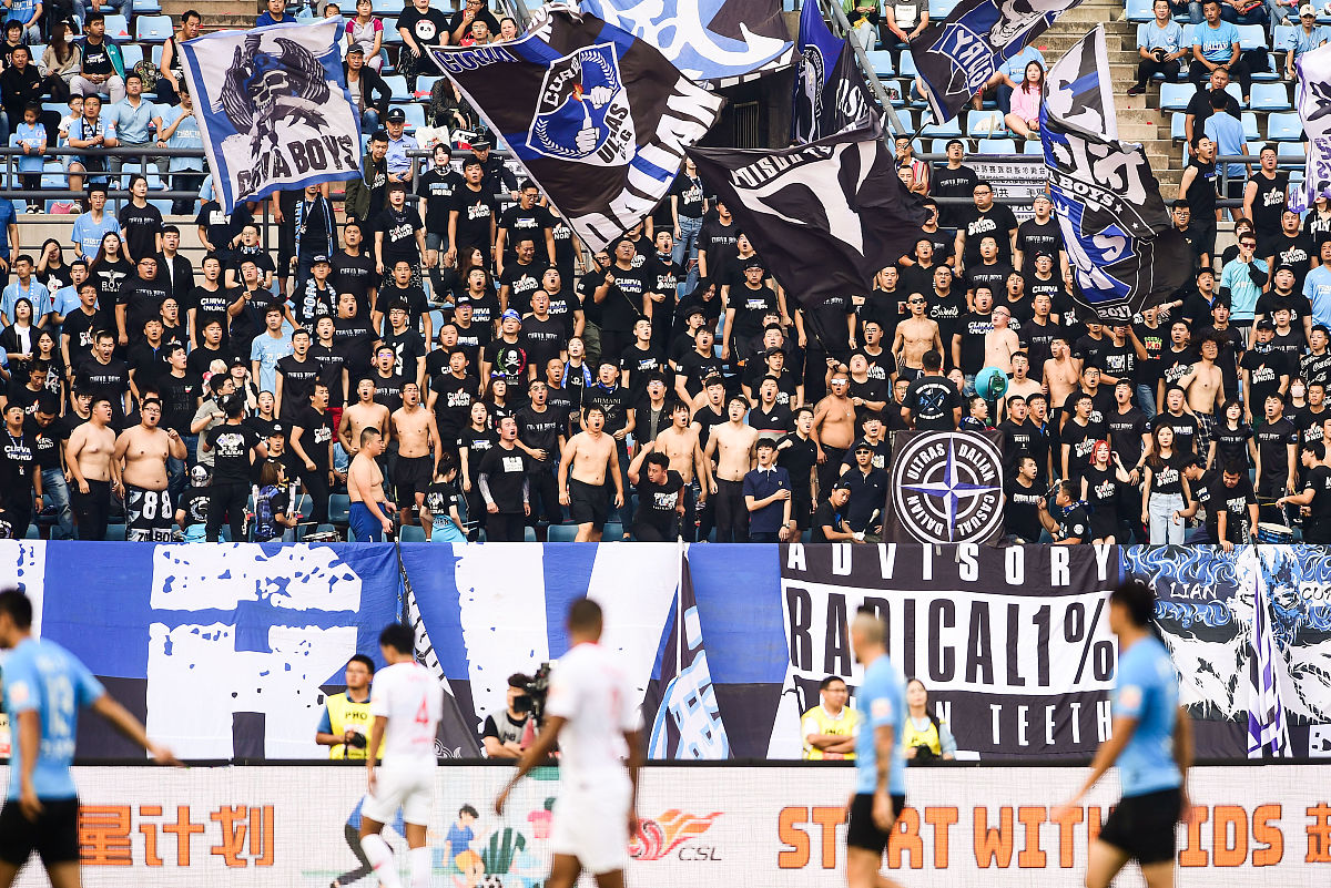 赛地聚焦——NBA常规赛窗口期热度飙升，辽宁本钢更衣室发声，震撼外界，团队化学反应显著