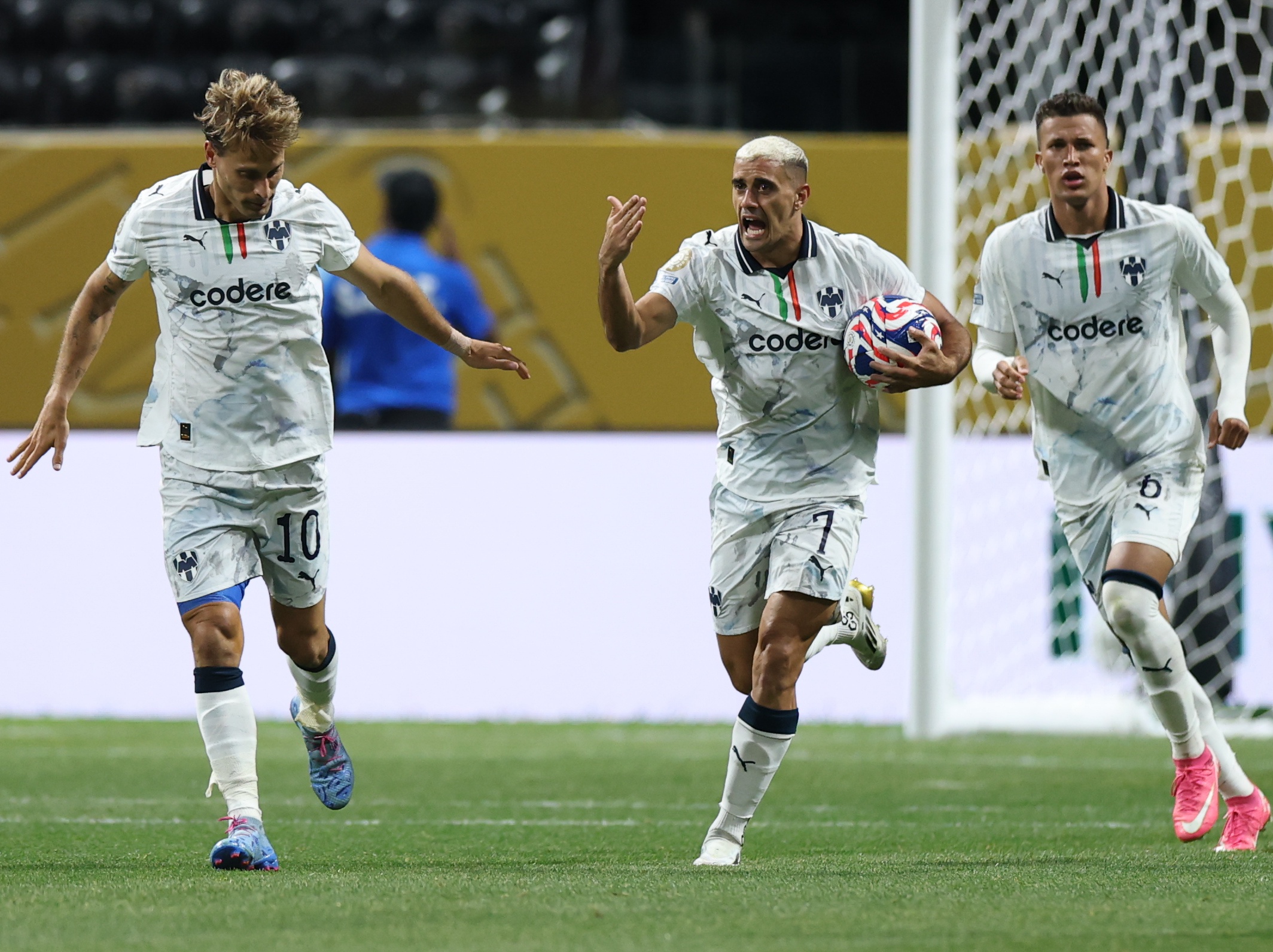 关于多特蒙德训练开放日;加时末段造点机会引欢呼;足总杯在即;球队文化再被提及的信息 关于多特蒙德训练开放日;加时末段造点机会引欢呼;足总杯在即;球队文化再被提及的信息